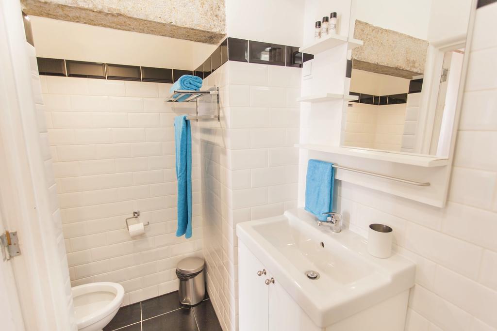 Lovelystay - Cosy Bairro Alto Duplex Lisbona Esterno foto